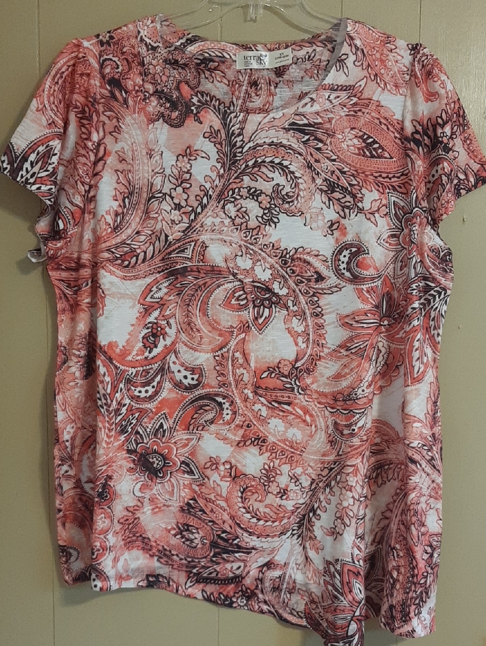 Terra & Sky Women's 1 XL Short Sleeve Shirt Coral And Light White Paisley